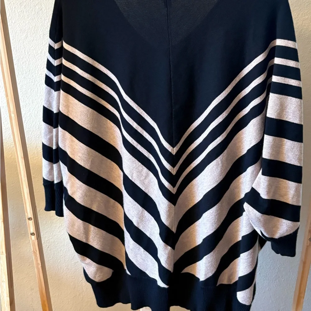 Avenue Plus Size 26/28 Black Tan Chevron Knit Top V Neck - Picture 3 of 7